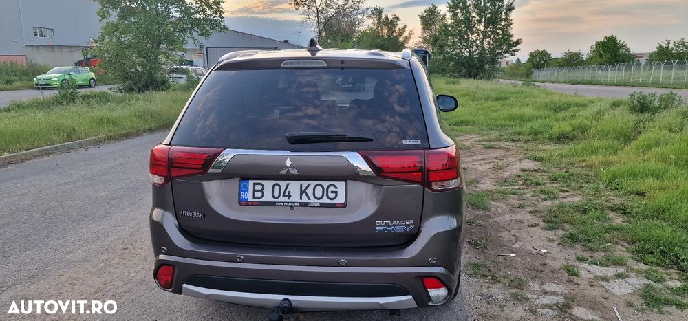 Mitsubishi Outlander 2.0 4WD Plus - 5