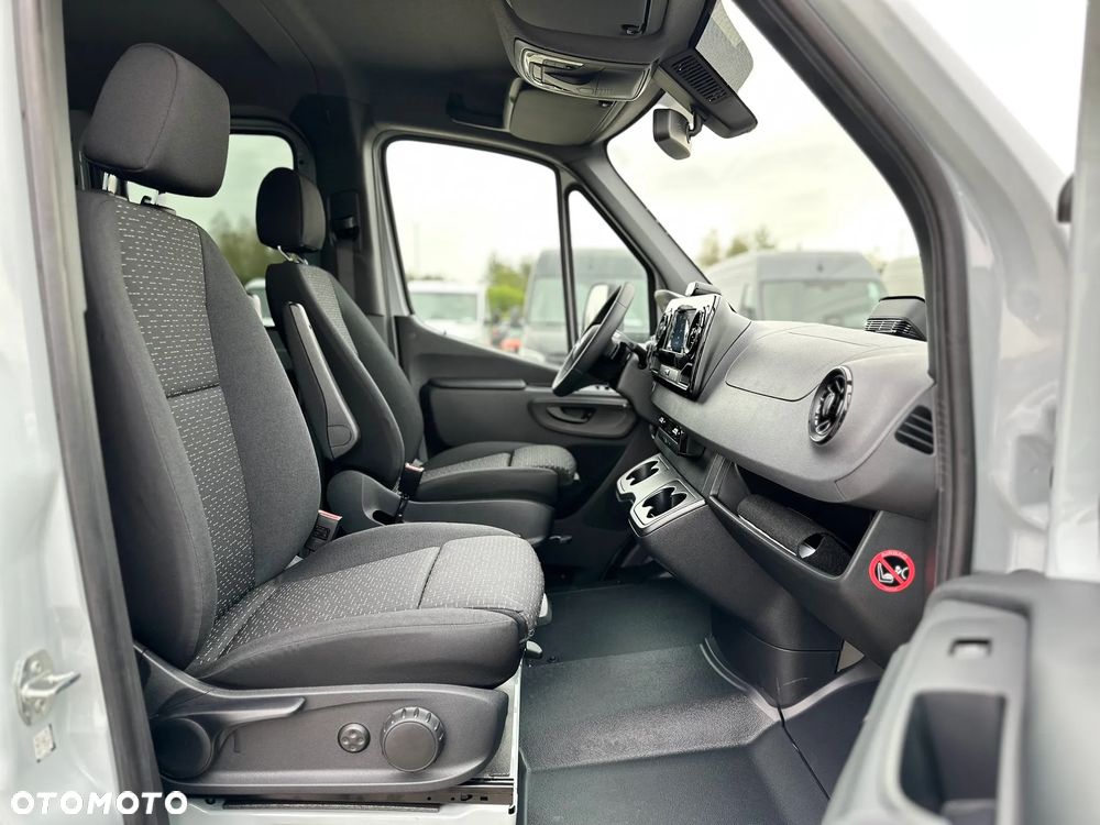 Mercedes-Benz Sprinter - 22