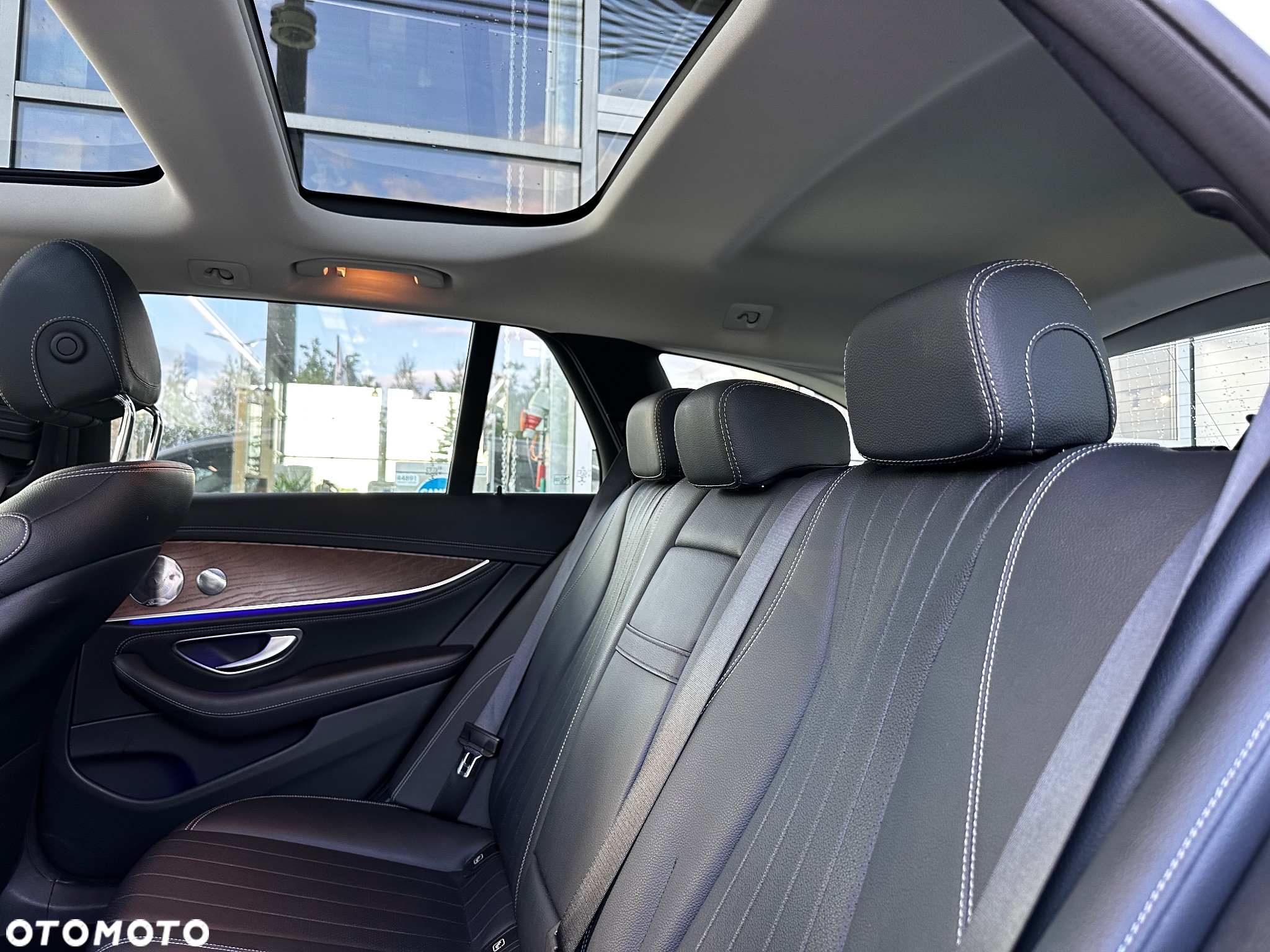 Mercedes-Benz Klasa E 220 d 4-Matic AMG/Avantgarde - 36