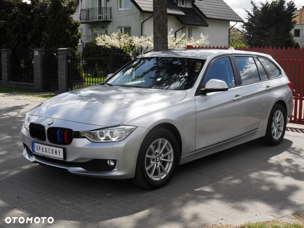 BMW Seria 3 318d xDrive Luxury Line