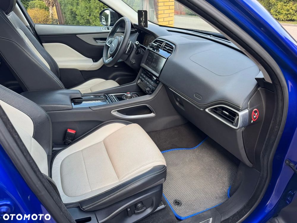 Jaguar F-Pace 2.0 i4P AWD R-Sport - 14