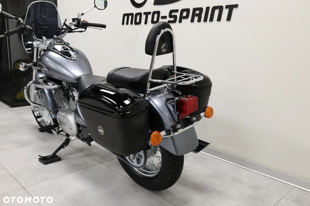 Suzuki Intruder - 12