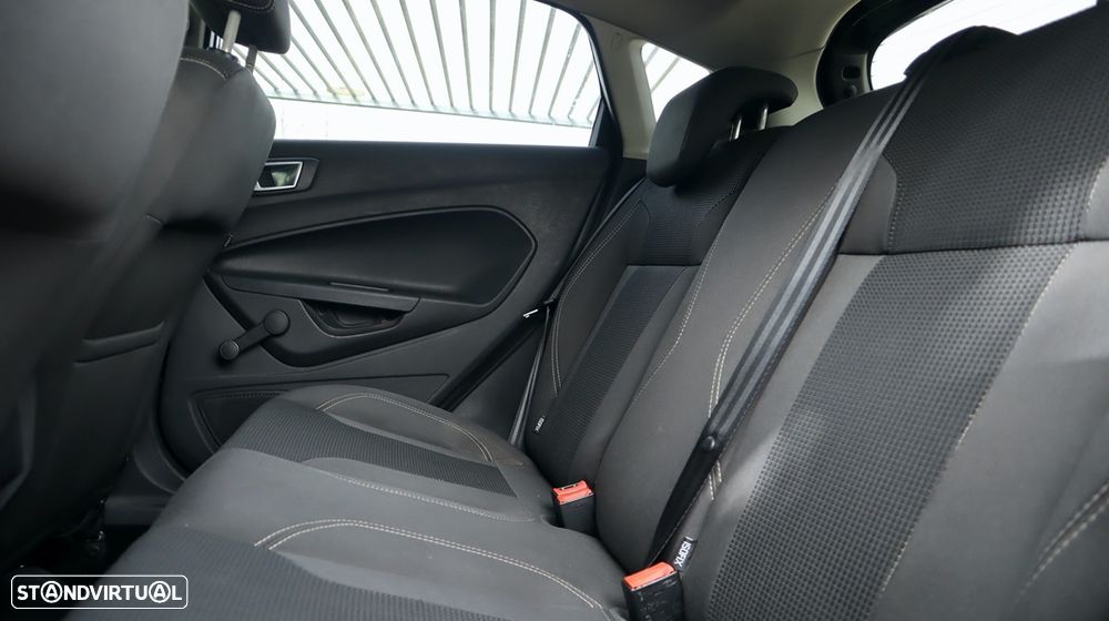Ford Fiesta 1.0 T EcoBoost Titanium PowerShift - 27