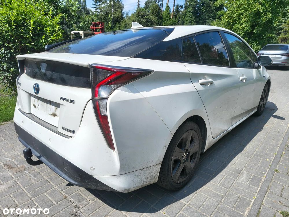 Toyota Prius (Hybrid) - 3