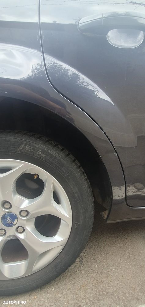 Ford Focus 1.6i Ghia - 6