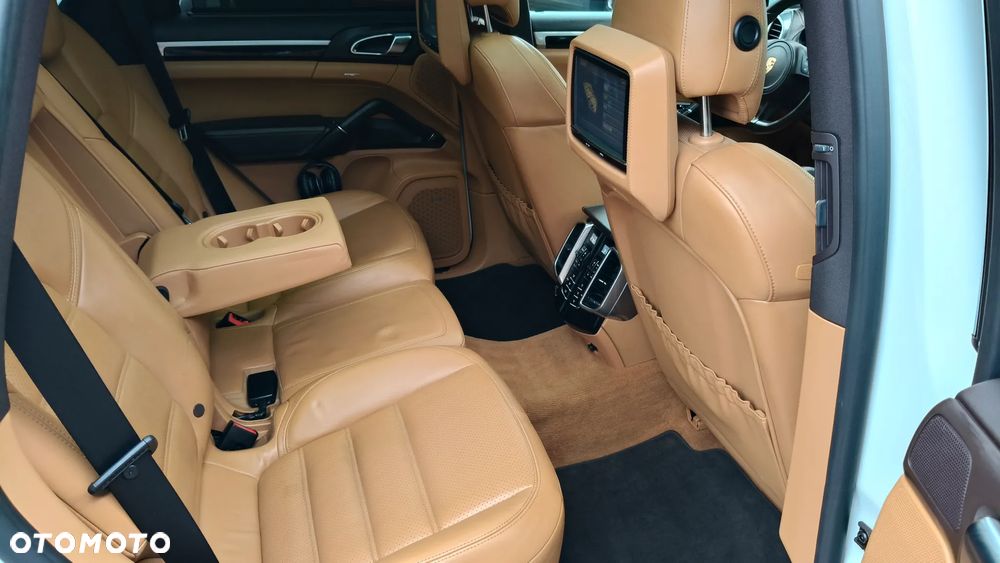 Porsche Cayenne Diesel Platinum Edition - 18