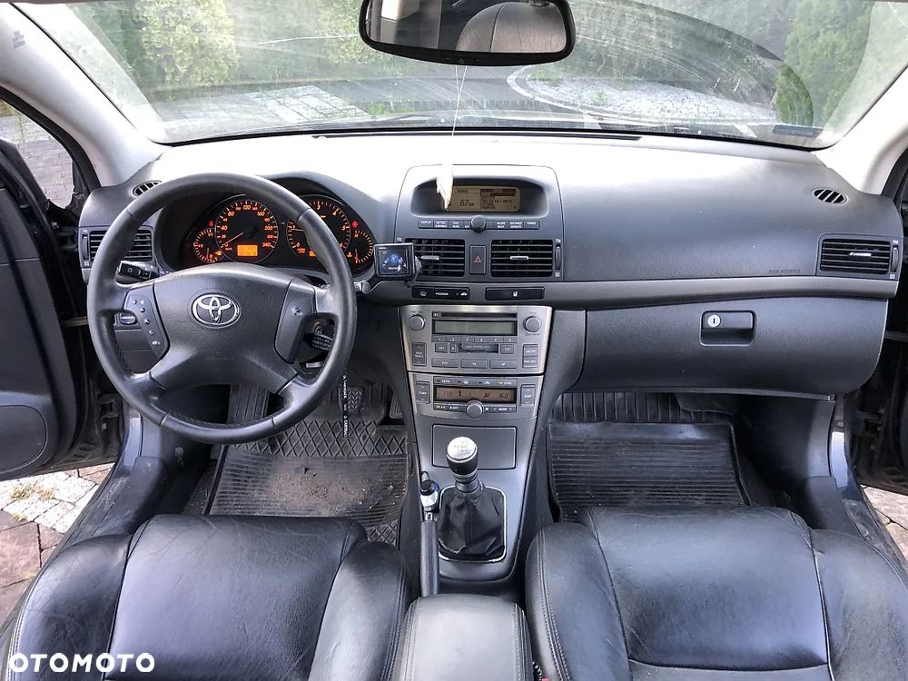 Toyota Avensis 2.2 D-CAT Executive - 1