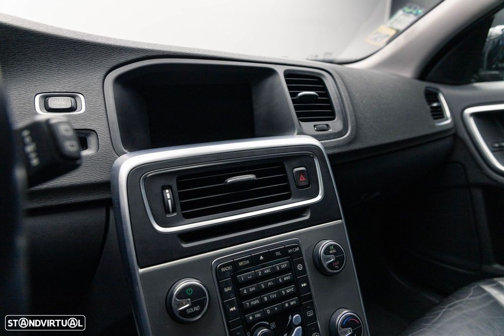 Volvo V60 2.4 D6 Momentum AWD Phev - 35