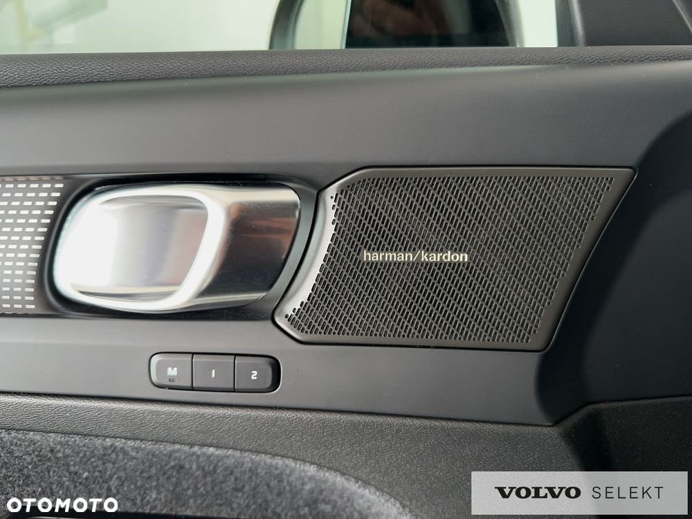 Volvo XC 40 B4 B DKG Ultra Dark - 25