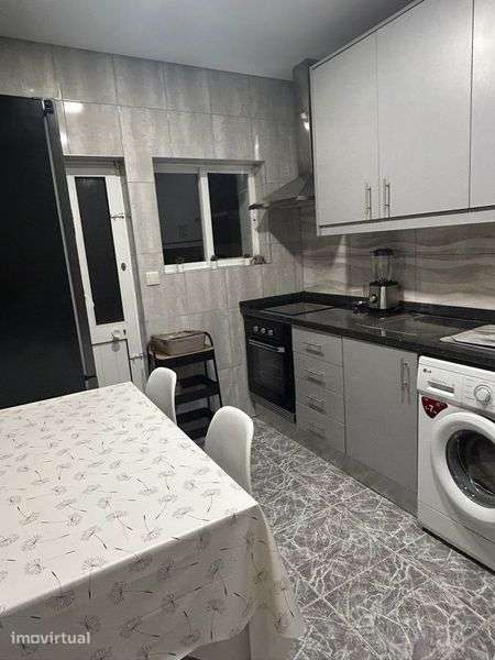 Andar de Moradia T2 para Arrendamento – Perosinho/Carvalhos - Grande imagem: 2/10