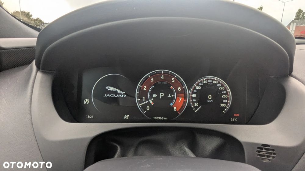 Jaguar XE S - 8