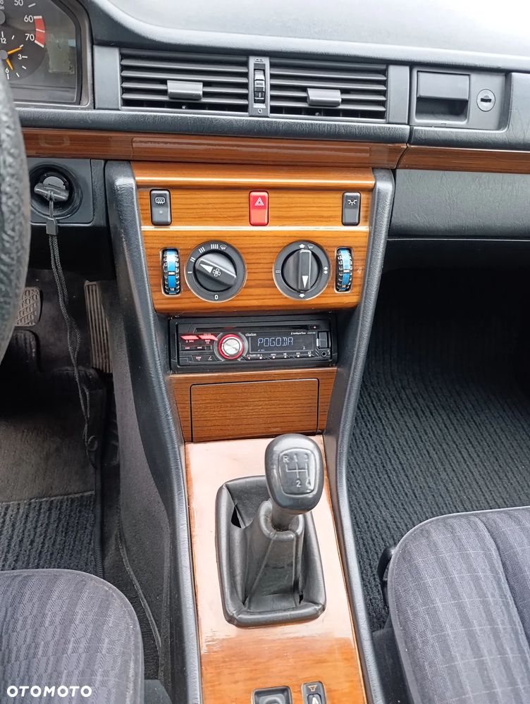 Mercedes-Benz Klasa E - 20