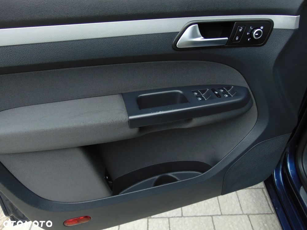 Volkswagen Touran 2.0 TDI DPF MATCH - 24