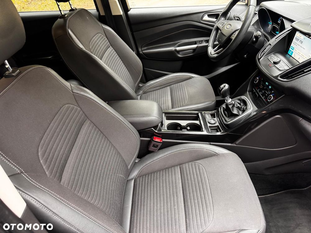 Ford Kuga 2.0 TDCi 4x4 Titanium - 24