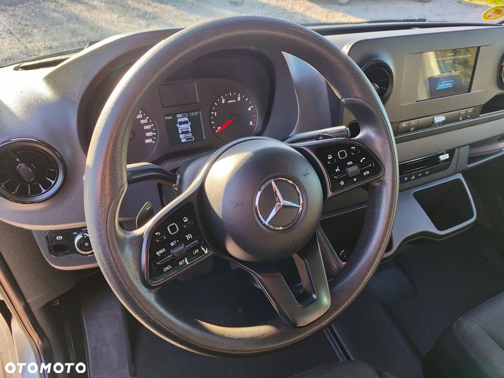 Mercedes-Benz SPRINTER 907 - 12