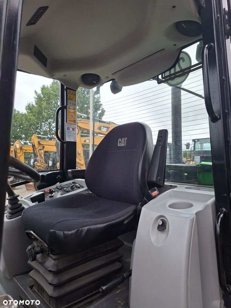 Caterpillar CAT 906 M - 24