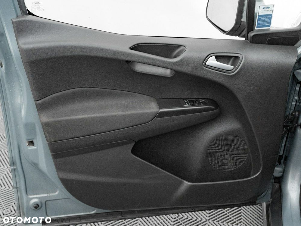 Ford Transit Courier - 13