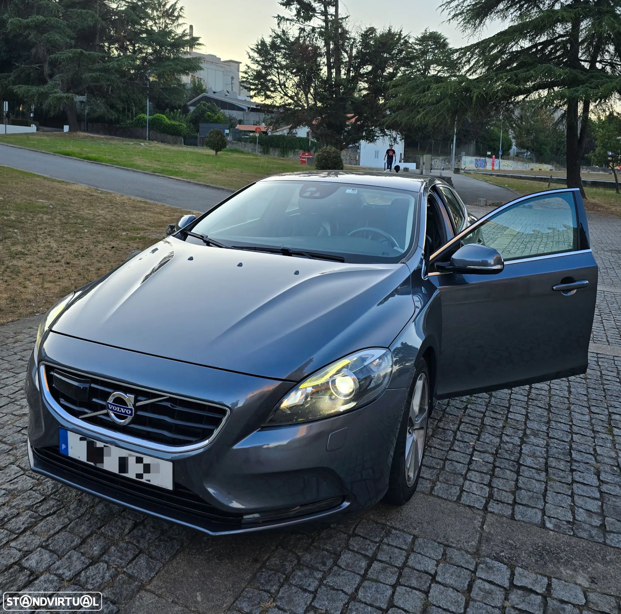 Volvo V40 1.6 D2 Eco Summum - 1