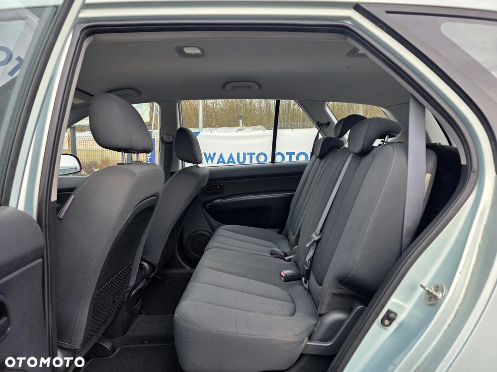 Kia Carens 2.0 CVVT LX Basis - 7