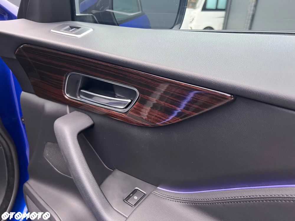 Jaguar F-Pace 25d AWD Portfolio - 19