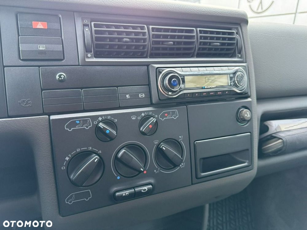 Volkswagen Caravelle - 14