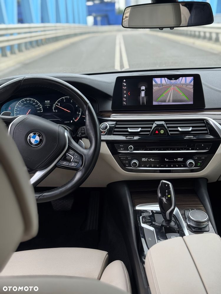 BMW Seria 5 530d xDrive Touring - 18