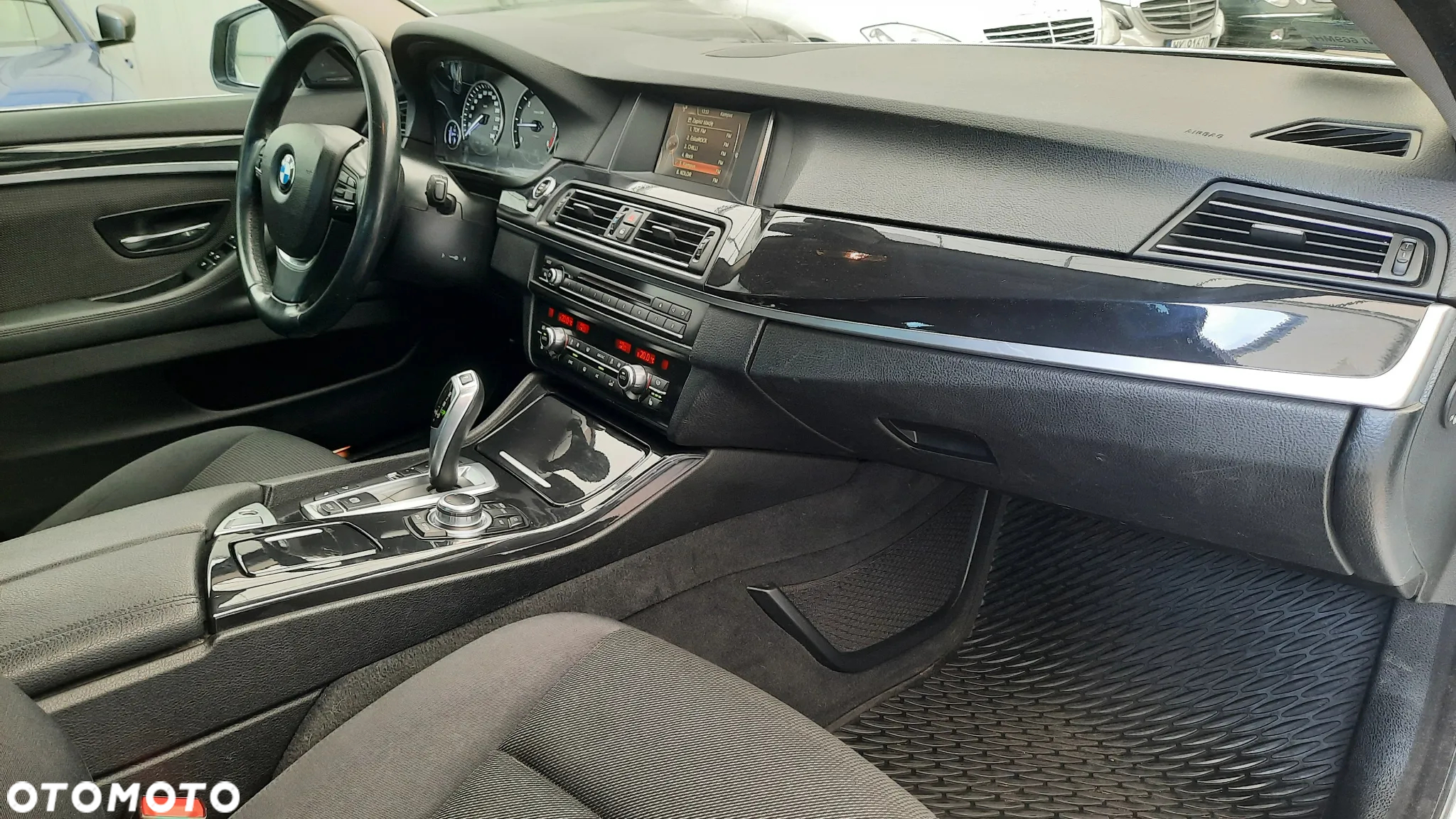 BMW Seria 5 525d xDrive - 9