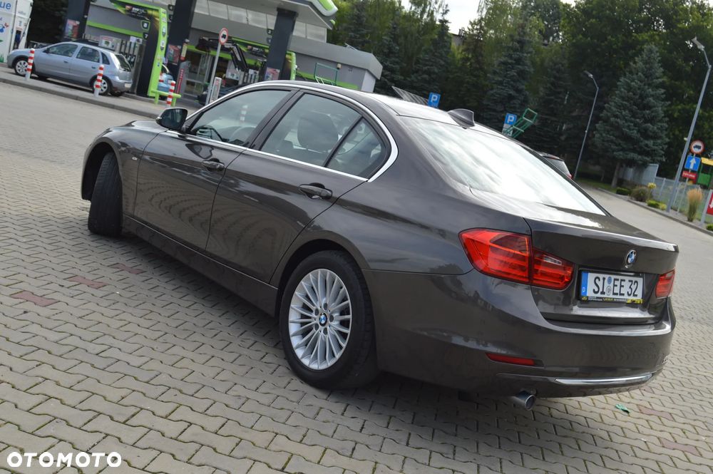 BMW Seria 3 318d Luxury Line - 26