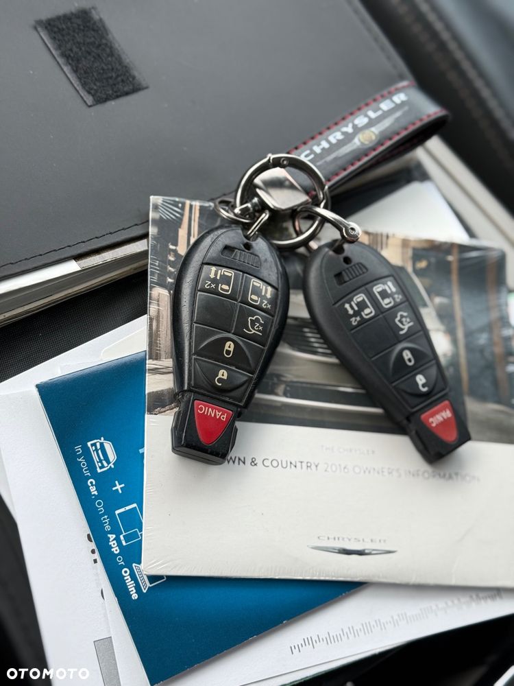 Chrysler Town & Country 3.6 Limited - 28