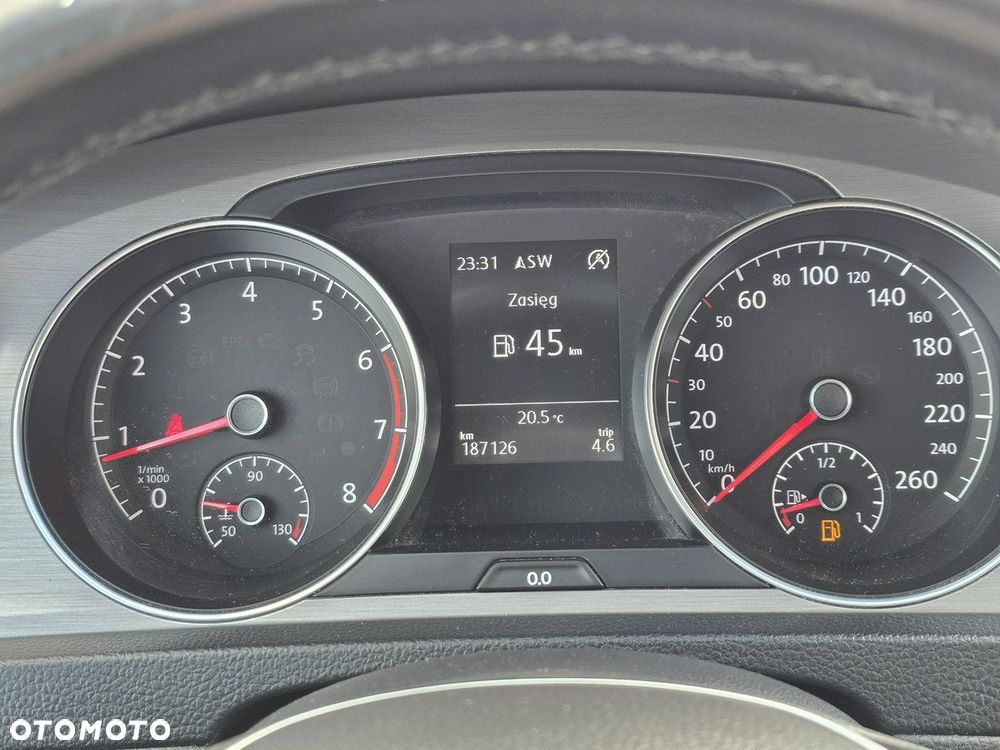 Volkswagen Golf - 37