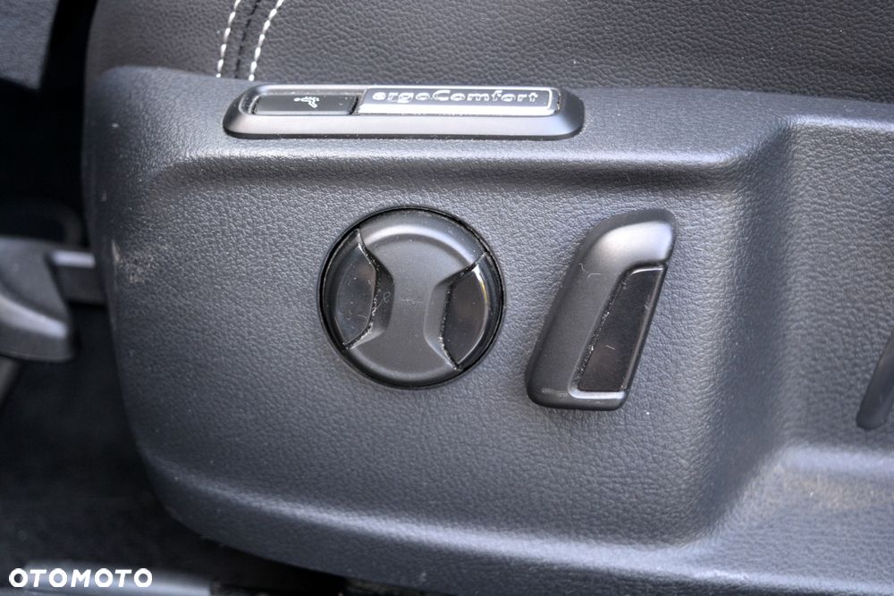 Volkswagen Passat 2.0 TDI SCR DSG Elegance - 8