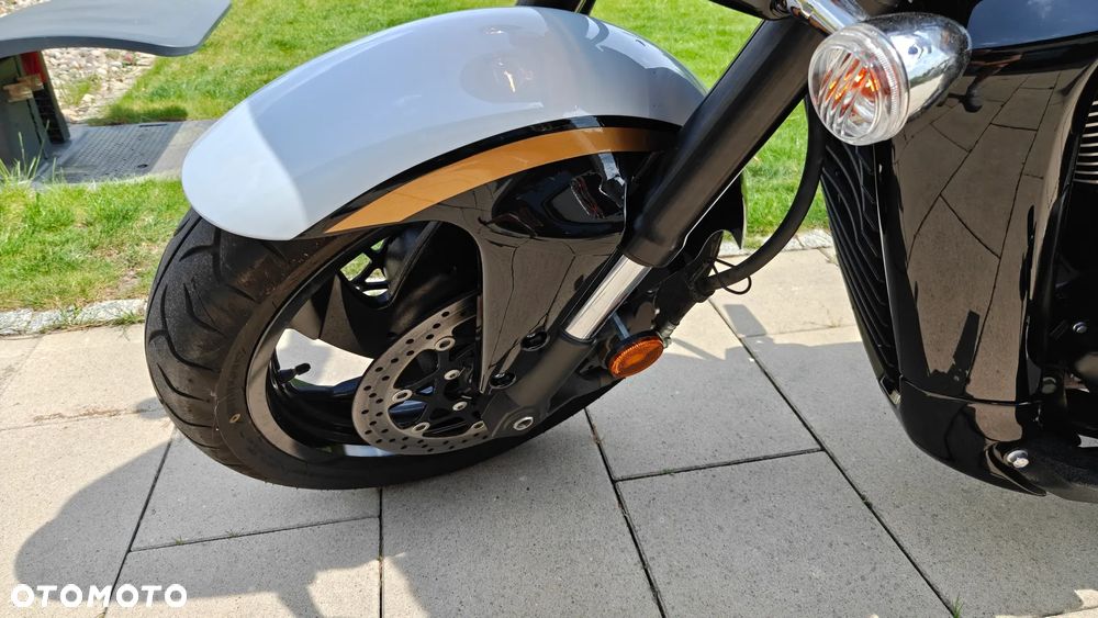 Suzuki Boulevard - 21