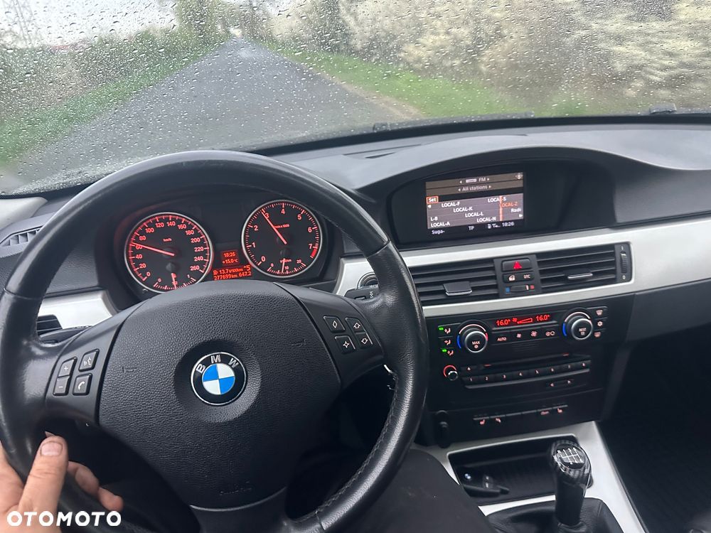 BMW Seria 3 320i - 13