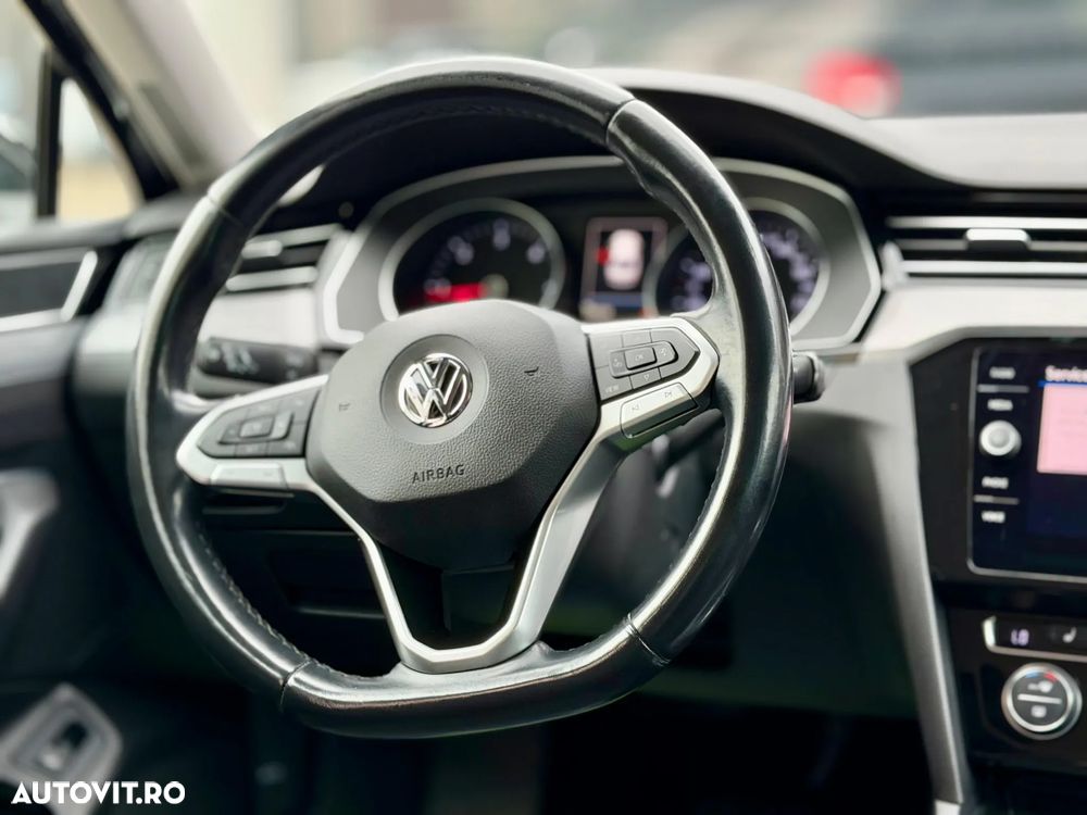 Volkswagen Passat 2.0 TDI DSG Comfortline - 12