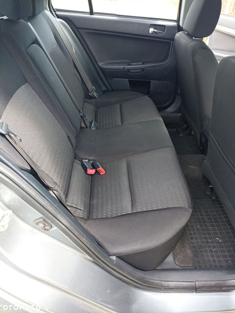 Mitsubishi Lancer 1.6 Invite - 9