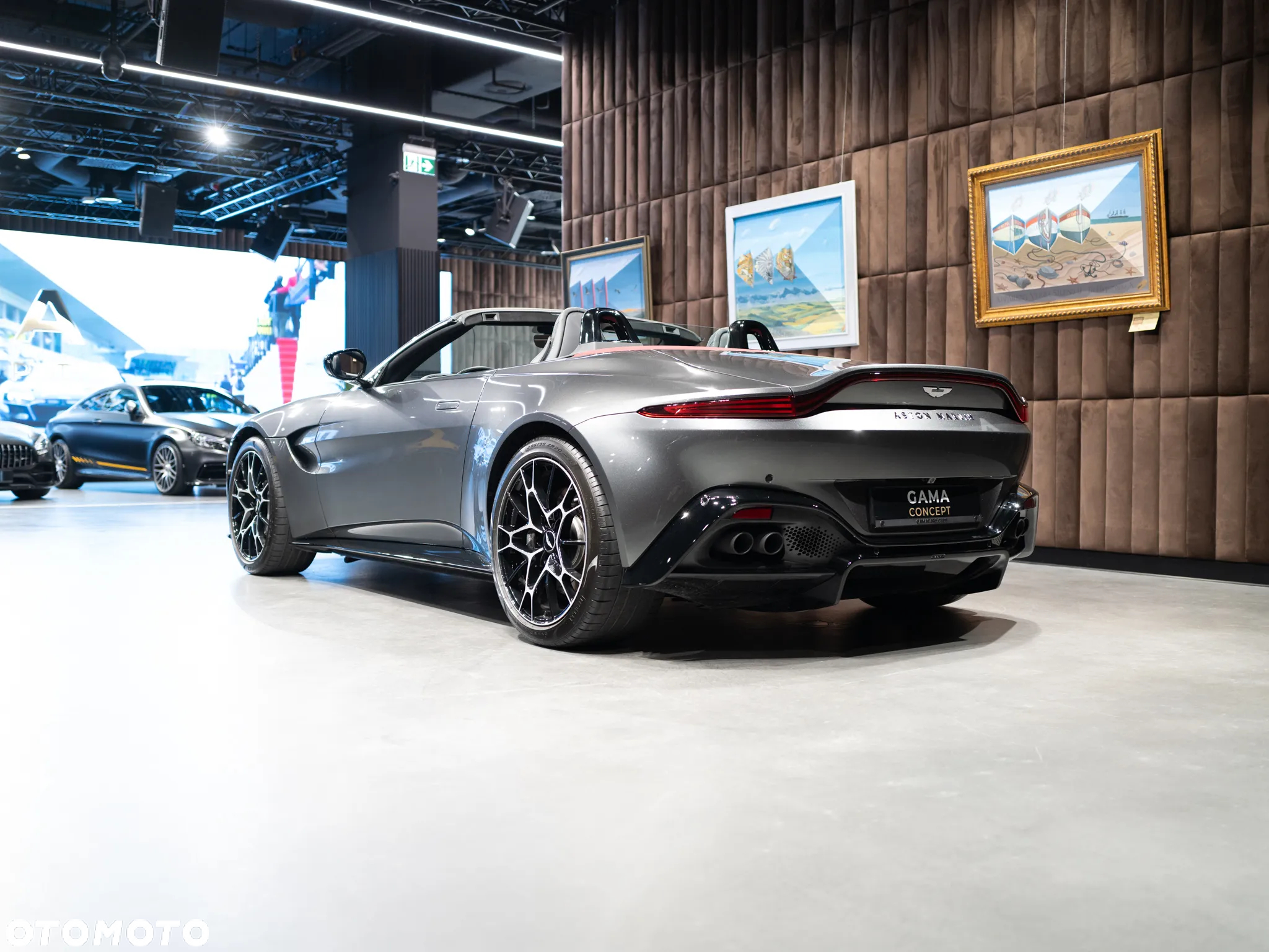 Aston Martin Vantage - 5