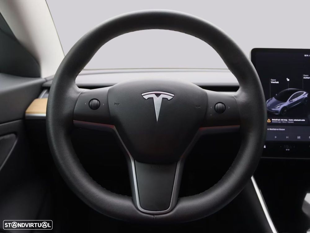 Tesla Model 3 - 7