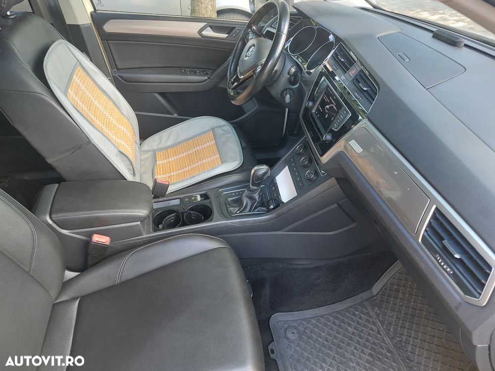 Volkswagen Touran - 11