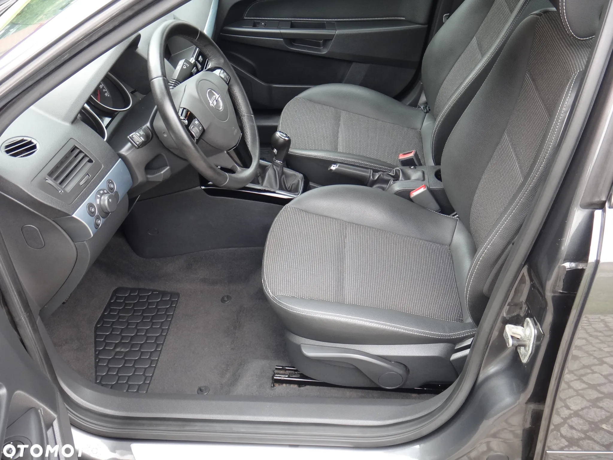 Opel Astra III 1.6 Cosmo - 27