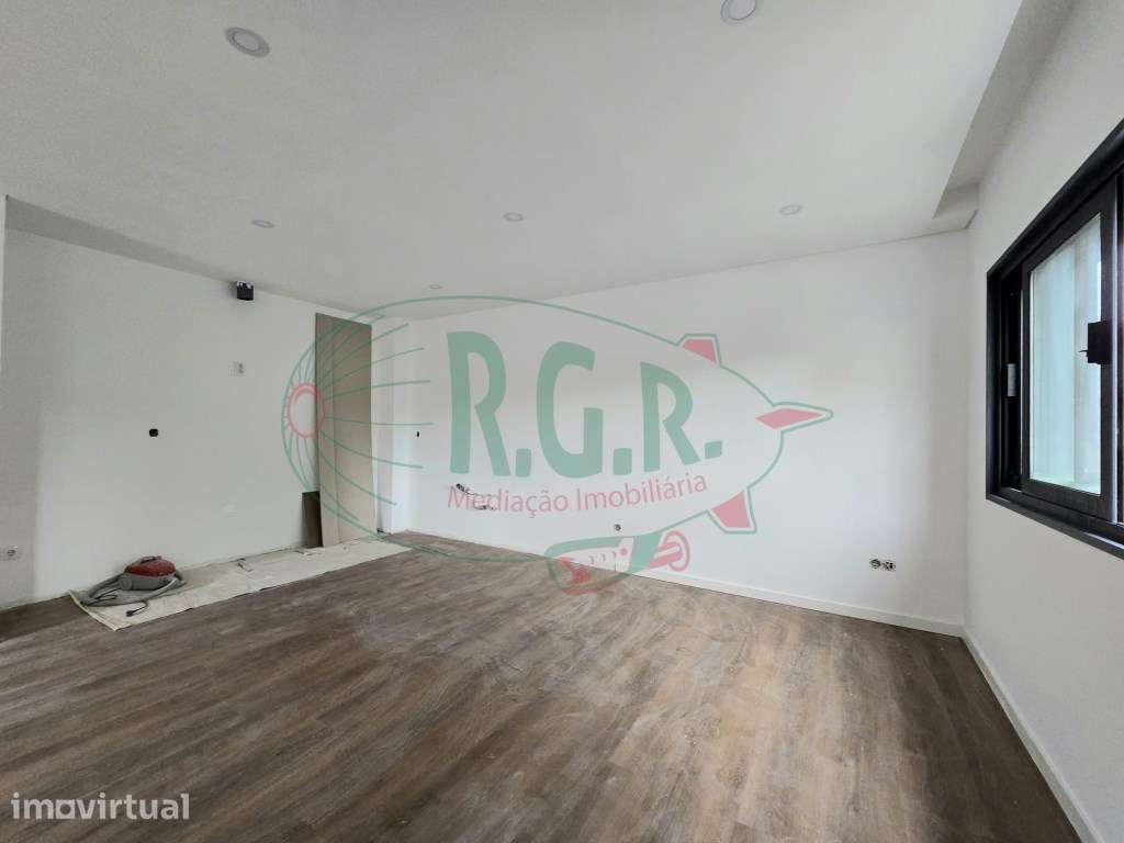 ANDAR MORADIA T2 RECUPERADO - VALBOM - Grande imagem: 3/21