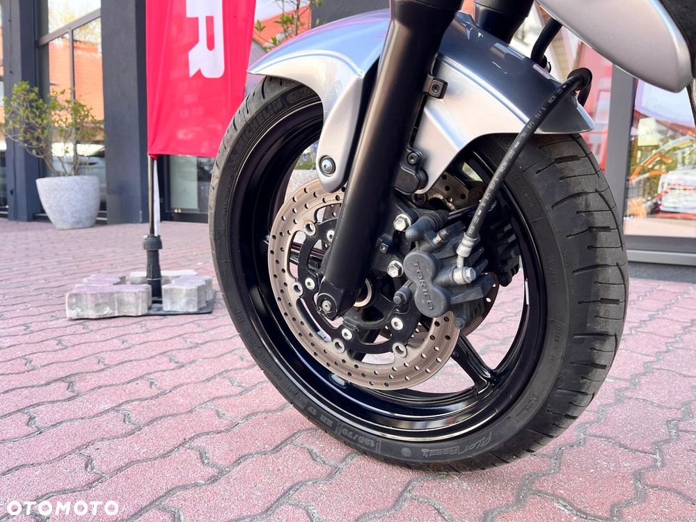 Suzuki Gladius - 12