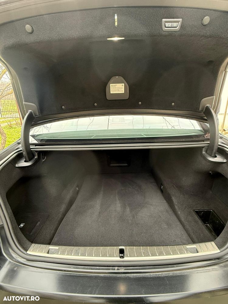 BMW Seria 7 750i xDrive - 23