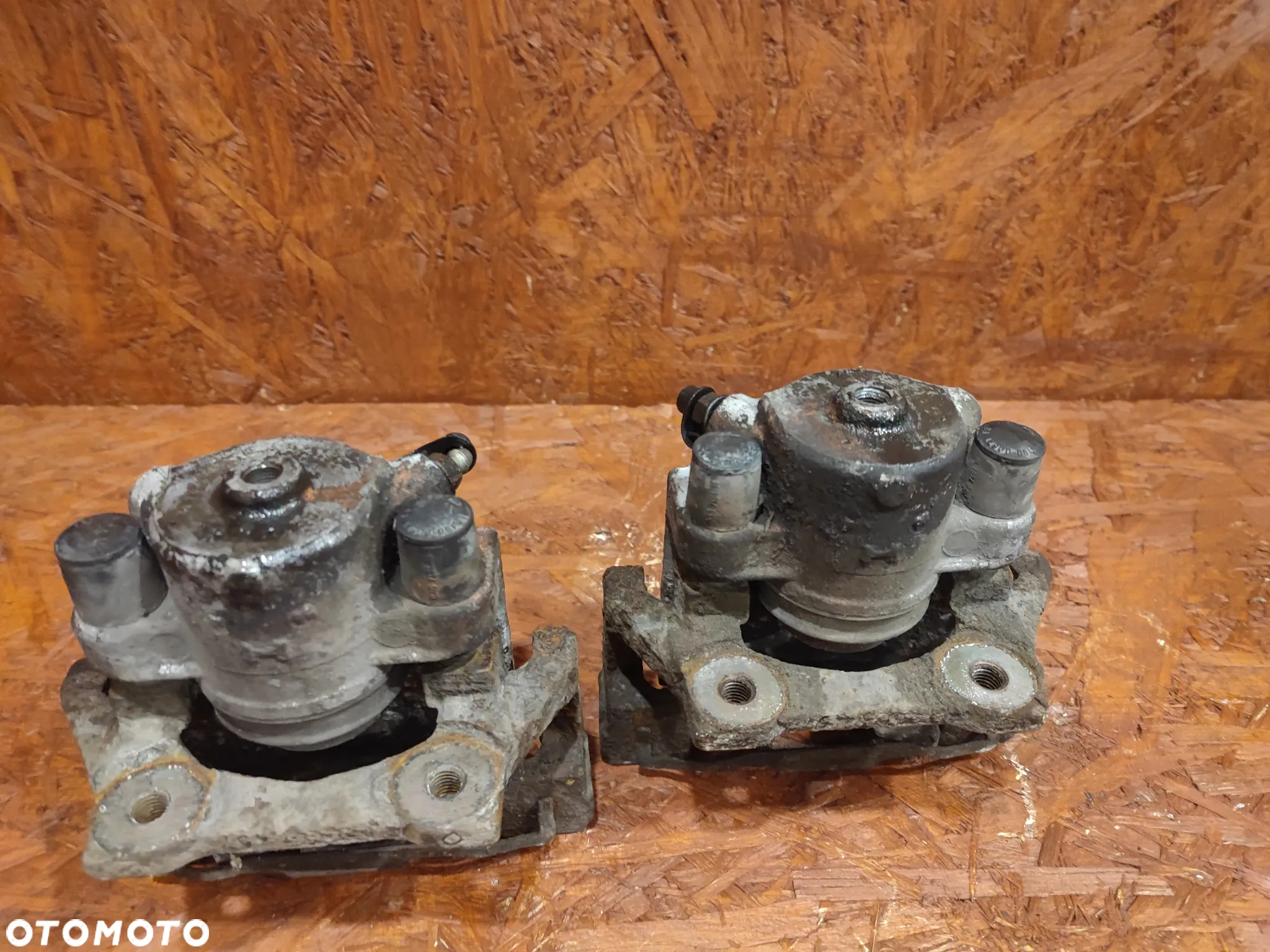BMW E39 SEDAN ORYGINALNE ZACISKI TYŁ + JARZMA POD TARCZĘ 298MM W BARDZO DOBRYM STANIE O NR. 34 21 1 163 648 /  34 21 1 163 394 /  34 21 1 163 649 OEM SPRAWNE W 100% - 16