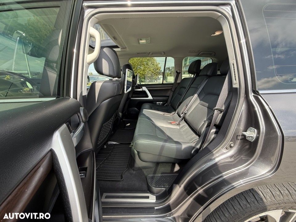 Toyota Land Cruiser - 13