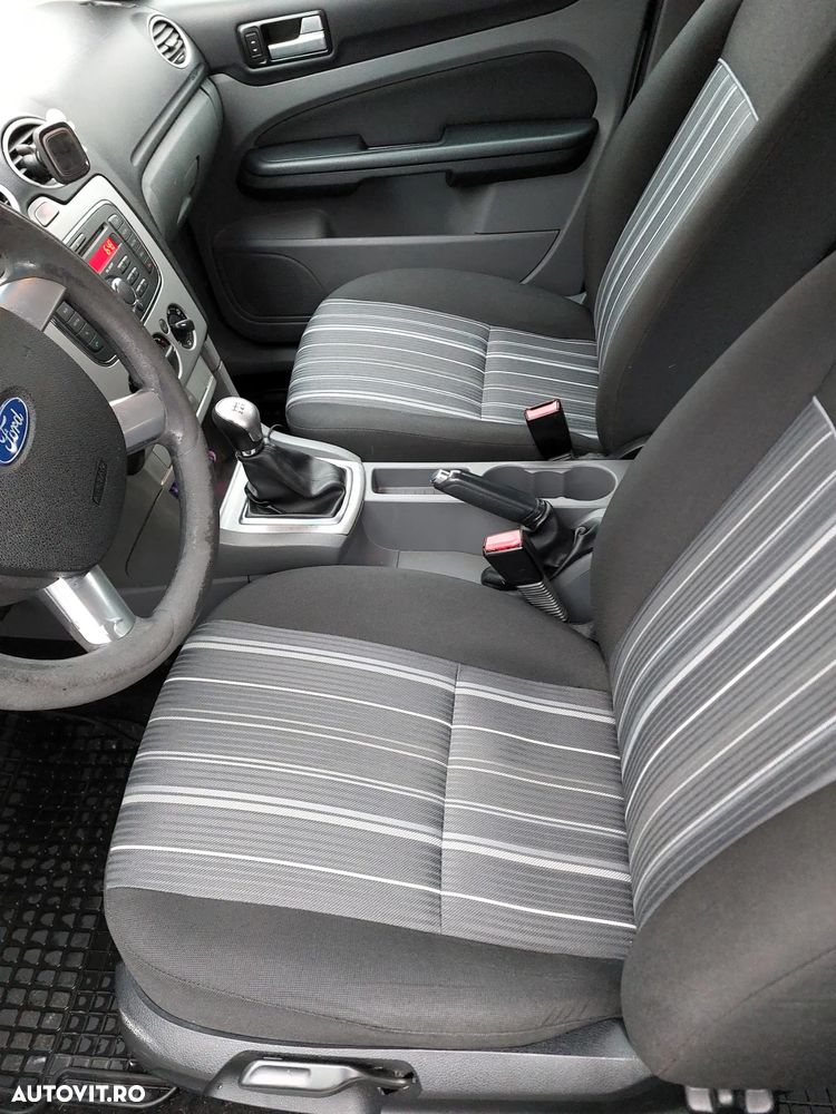 Ford Focus - 8