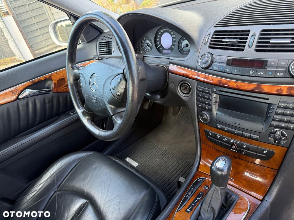 Mercedes-Benz Klasa E 500 7G-TRONIC Elegance - 24