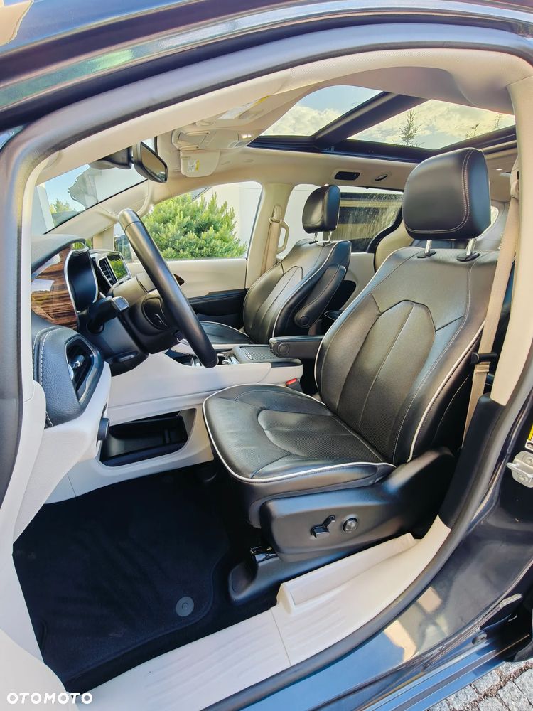 Chrysler Pacifica - 31