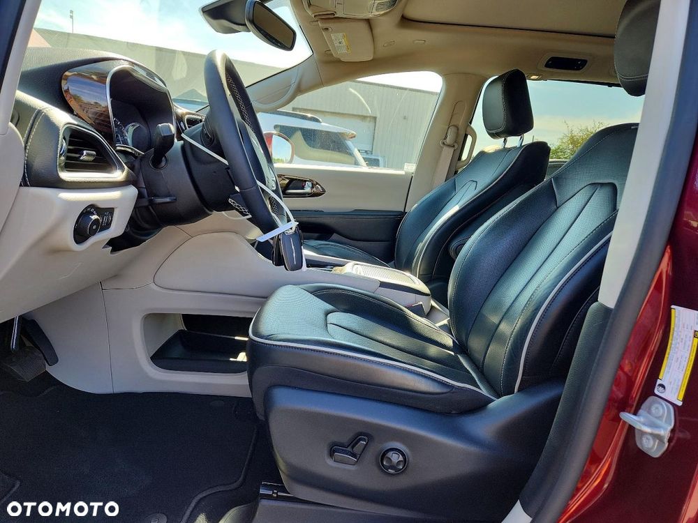 Chrysler Pacifica - 8