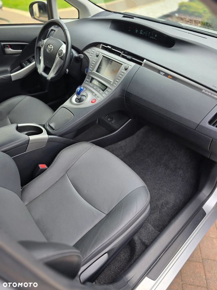 Toyota Prius 1.8 HSD Prestige - 14
