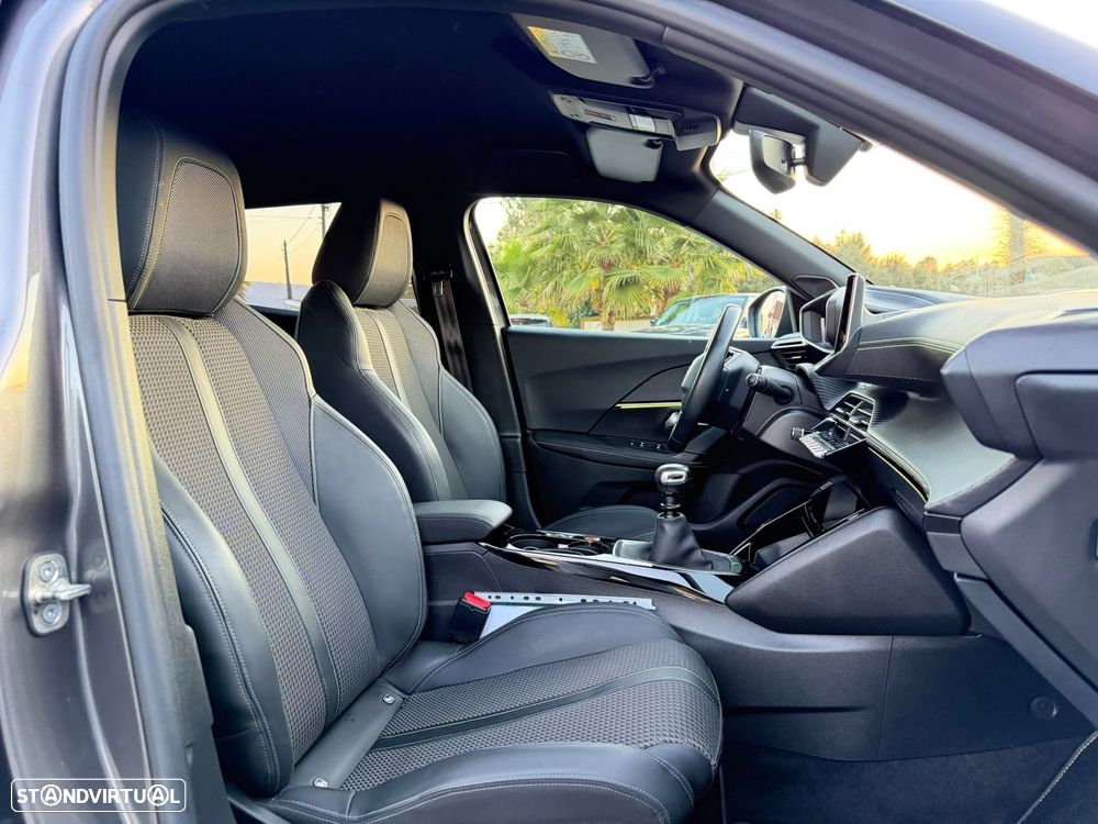 Peugeot 2008 1.2 PureTech GT Line - 26